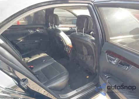 2013 Mercedes-Benz S 550 4Matic z USA, uszkodzony, nr VIN WDDNG9EB9DA503144